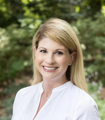 Portrait of Carly Hines, REALTOR.