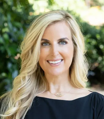 Portrait of Lauren Weil, REALTOR.