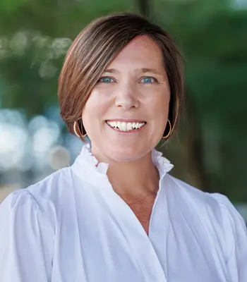 Portrait of Lucia Tabb, REALTOR.