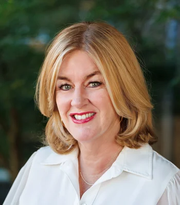 Portrait of Robin Kidd, REALTOR.
