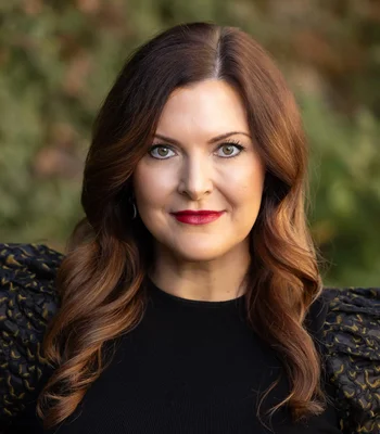 Portrait of Tonya Jones, REALTOR.