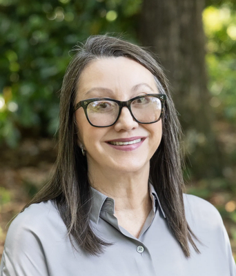 Portrait of Tracy Patton, Realtor.
