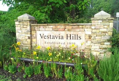 Vestavia Hills neighborhood welcome sign